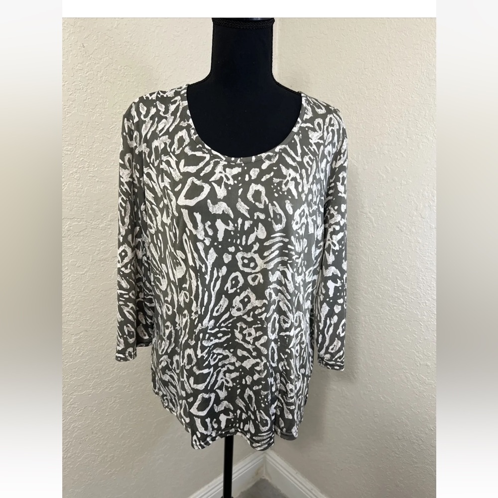 Bluss Women’s Blouse Size XL Green and beige.